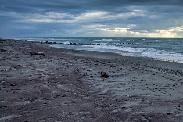Stormigt Väder Närmar Sig Öde Strand Nya Zeeland — Stockfoto