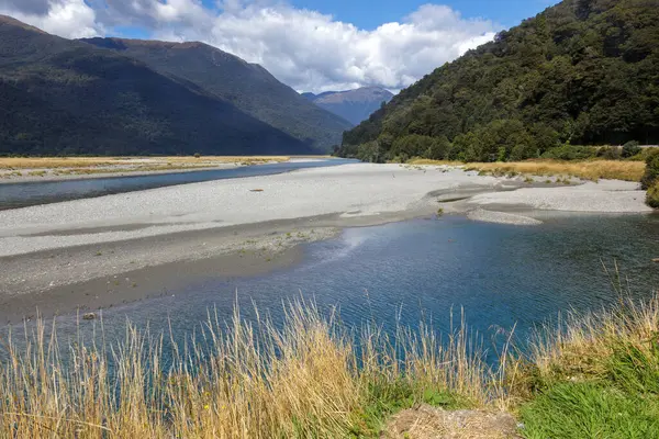 Μια Γραφική Θέα Του Ποταμού Ιακώβ Καλοκαίρι Στη Νέα Ζηλανδία — Φωτογραφία Αρχείου