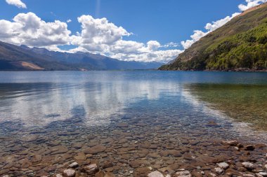 Wanaka Gölü 'nün Yeni Zelanda manzarası