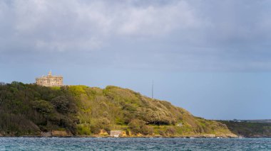 GYLYNGVASE, FALMOUTH, CORNWALL, UK - 10 Mayıs: Falnwall yakınlarındaki Pendennis Şatosu 10 Mayıs 2021