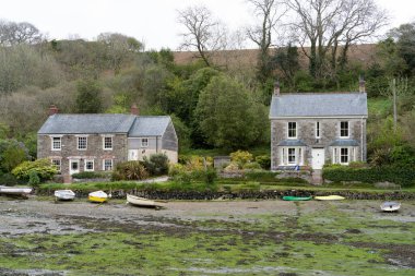 COOMBE, CORNWALL, UK - 12 Mayıs 2021 'de Cornwall' da Coombe 'un görüntüsü. Kimliği belirsiz biri.