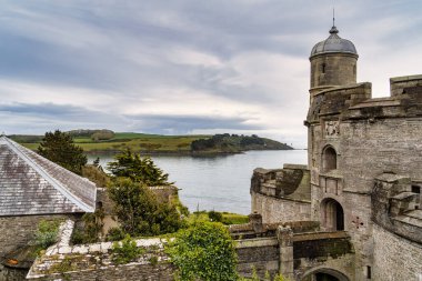 St. Mawes, Cornwall, 12 Mayıs 2021 'de St. Mawes Kalesi' nin manzarası