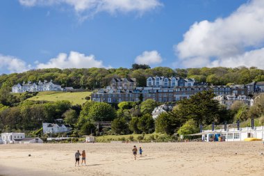 St. Ives, Cornwall 'daki Porthminster plajının 13 Mayıs 2021' deki görüntüsü. Tanımlanamayan kişiler