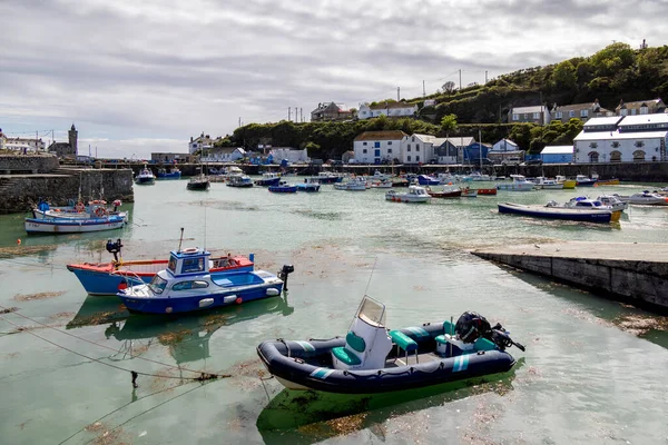 Porthleven Cornwall Reino Unido Maio Vista Dos Barcos Porto Porthleven — Fotografia de Stock