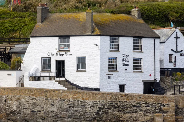 Porthleven Cornwall Storbritannien Maj Utsikt Över Ship Inn Porthleven Cornwall — Stockfoto