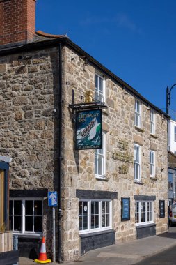 ST IVES, CORNWALL, İngiltere - 13 Mayıs 2021 'de St Ives, Cornwall' daki Lifeboat Inn 'in görüntüsü