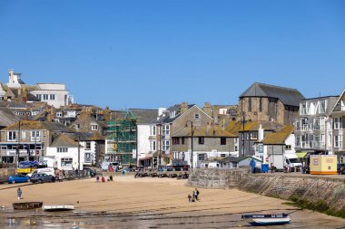 ST IVES, CORNWALL, İngiltere - 13 Mayıs 2021 'de St Ives, Cornwall' da tekne görüntüsü