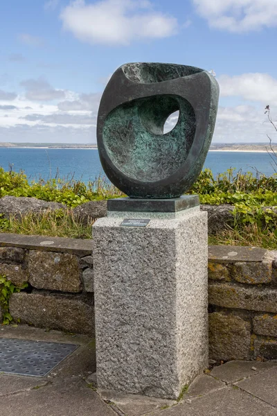 Ives Cornwall May Ansicht Von Barbara Hepworths Epidaurous Bronze Sculpture — Stockfoto