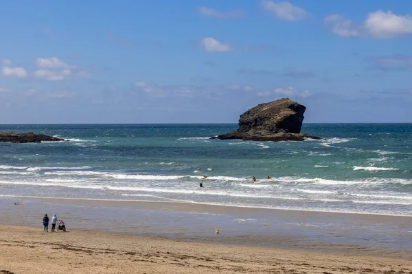 Portreath Cornwall 5月13 5月にPortreathコーンウォールのビーチで人々のビュー13 2021 未確認の人 — ストック写真