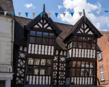 SHREWSBURY, SHROPSHIRE, İngiltere - 13 Temmuz 2021 'de Shrewsbury, Shropshire' daki eski binaların görüntüsü