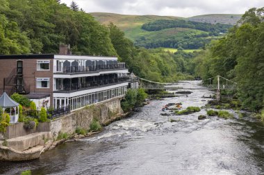 BERWYN, DENBIGHSHIRE, WALES - 11 Temmuz 2021 'de Galler, Berwyn' deki Chainbridge Hotel 'in görüntüsü