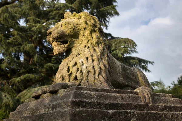 Hanmer Clwyd Wales July Stone Lion Entrance Chads Church Hanmer — Stock Photo, Image