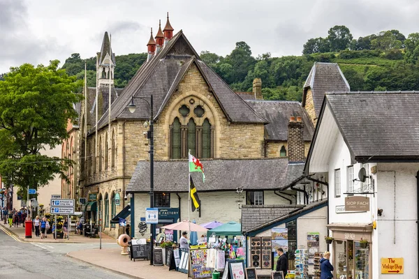 Llangollen Denbighshire Wales Juli Blick Auf Die Geschäfte Und Gebäude — Stockfoto