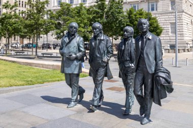 LIVERPOOL, İngiltere - 14 Temmuz 2021 'de Liverpool, İngiltere' de Beatles Heykeli