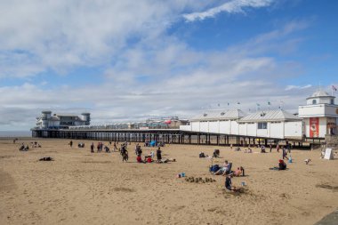 Weston Supermare, Devon, 18 Ağustos 2021 'de Weston Supermare' da deniz manzarası. 18 Ağustos 2021 'de. Tanımlanamayan kişiler