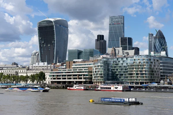 Vista de la arquitectura moderna en la ciudad de Londres —  Fotos de Stock