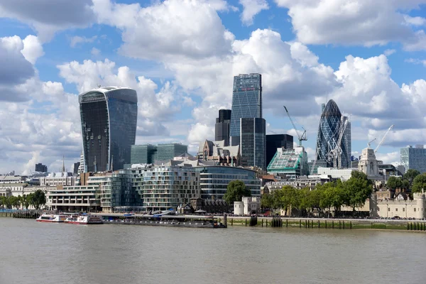 Vista da arquitetura moderna na cidade de Londres — Fotografia de Stock