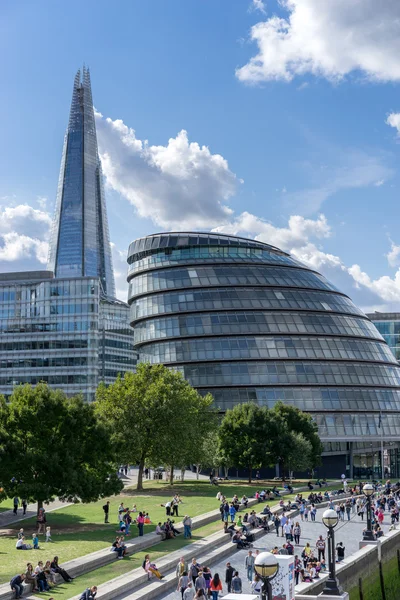 View of City Hall London and promenade — Stock Photo, Image