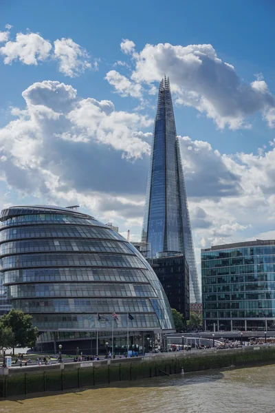 Blick auf das Rathaus von London und die Scherbe — Stockfoto