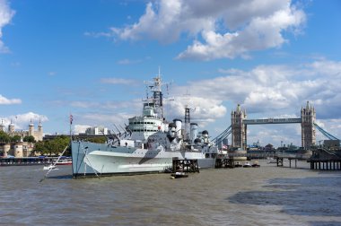 HMS belfast ve tower bridge