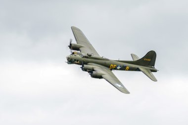 shorham Havaalanı uçan sally b boeing b17 bombardıman uçağı