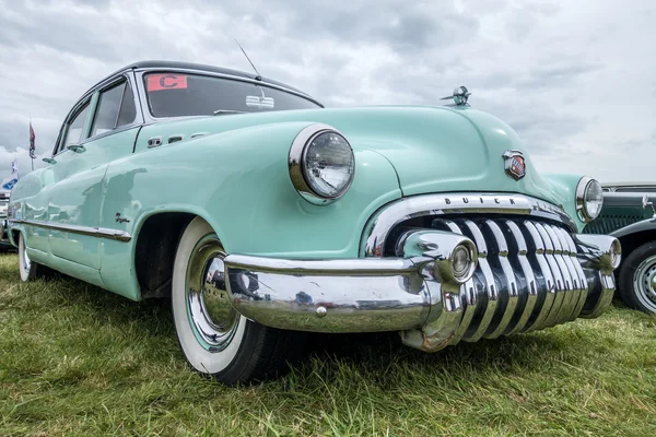 Old Buick Eight parked on Shoreham Airfield — Stock Photo, Image