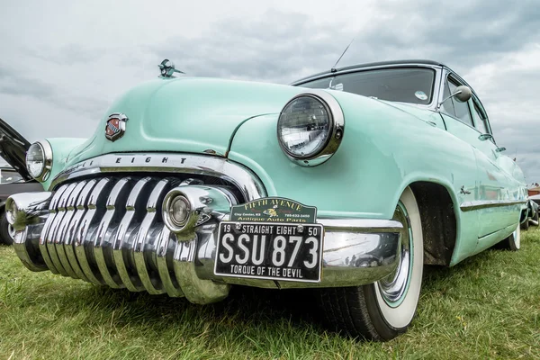 Old Buick Eight parked on Shoreham Airfield — Stock Photo, Image