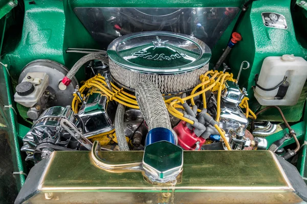 Engine bay of souped up Vauxhall Victor — Stock Photo, Image