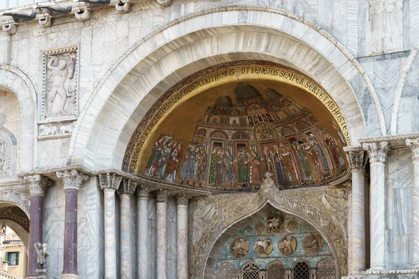 Vista parcial de la Basílica de San Marcos Venecia — Foto de Stock