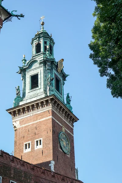 Zikmund věž a hodiny v Krakově — Stock fotografie