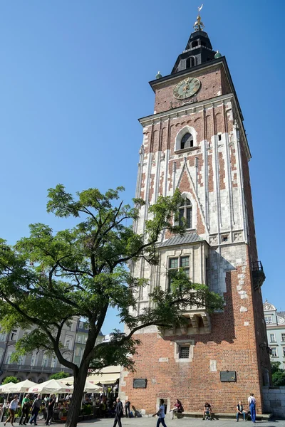 Plaza del Mercado de la Torre del Ayuntamiento en Cracovia — Foto de Stock