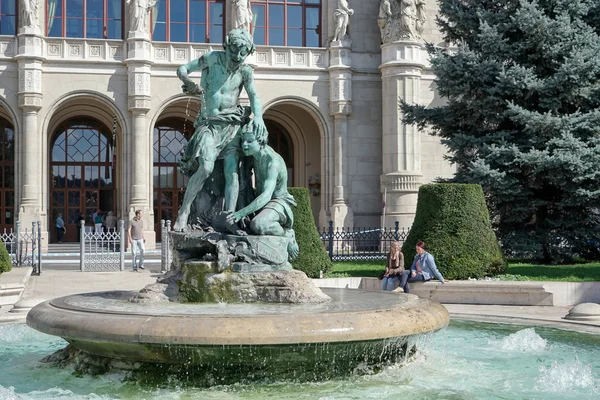 Pomnik przed Vigado Concert Hall w Budapeszcie — Zdjęcie stockowe