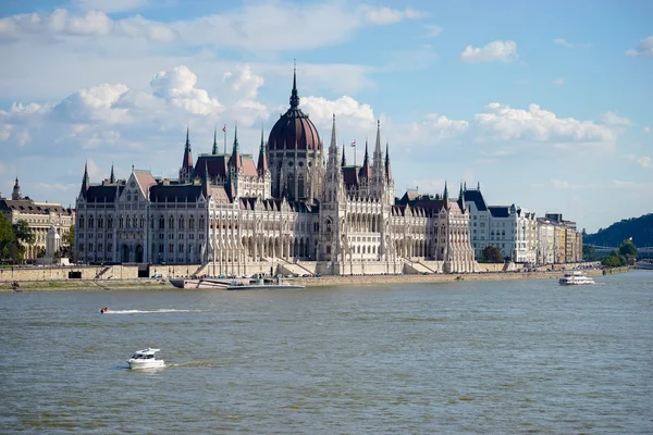 Ungerska parlamentsbyggnaden i Budapest — Stockfoto