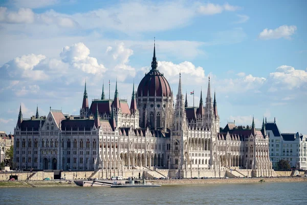 Hungarian Parliament building in Budapest — Stock Photo, Image