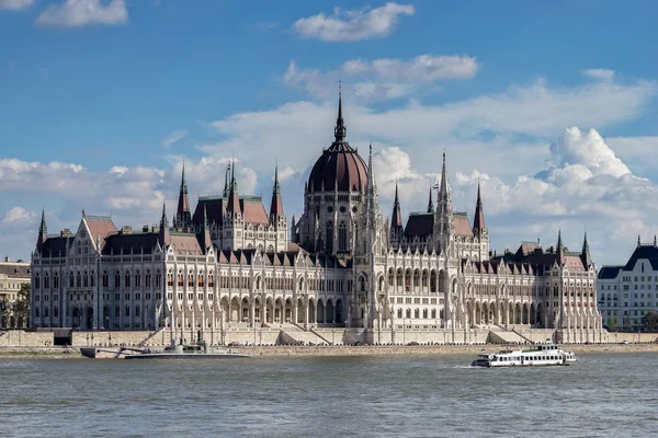 Ungerska parlamentsbyggnaden i Budapest — Stockfoto