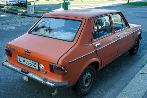 Velho Zastava 101 carro em Budapeste — Fotografia de Stock