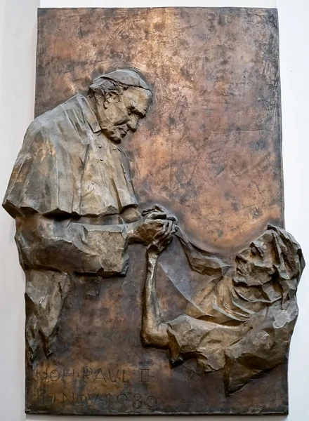 Reiief sculpture of Pope John Paul II in the Frauenkirche in Mun — Stock Photo, Image