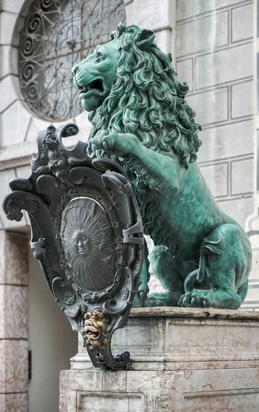 Estátua de um Leão Verde na Odeonsplatz em Munique — Fotografia de Stock