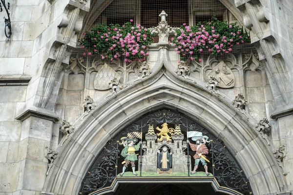 Ingang van het nieuwe stadhuis in München — Stockfoto