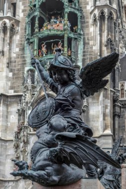 Putto heykel Marienplatz Münih