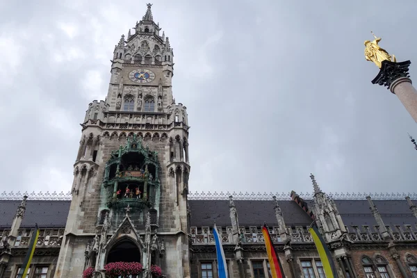 O Rathaus-Glockenspiel em Munique — Fotografia de Stock
