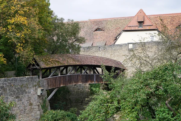 Ponte de madeira velha em rothenburg — Fotografia de Stock