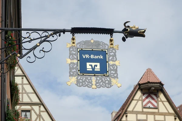 VR-Bank hängande tecken i Rothenburg — Stockfoto