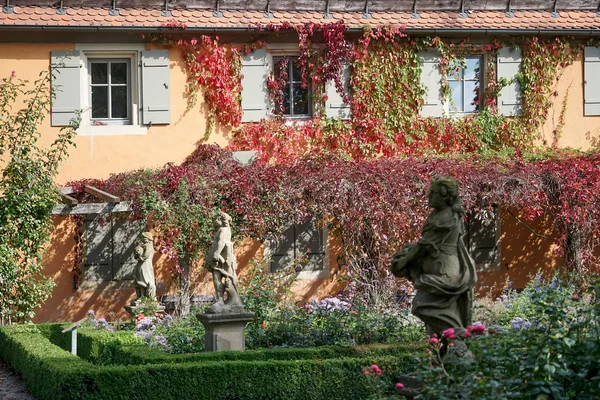 レストラン医院ローテンブルクの城の庭園 — ストック写真