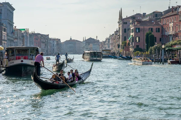 Boote auf dem grand canal venice — Stockfoto