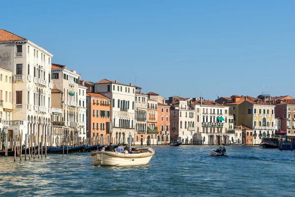Powerboat cruising down the Grand Canal — Stock Photo, Image