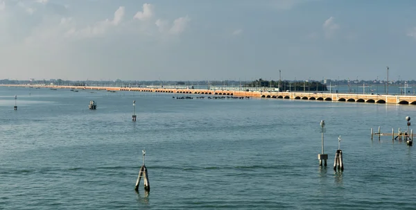 Järnvägen fodrar till Venedig — Stockfoto