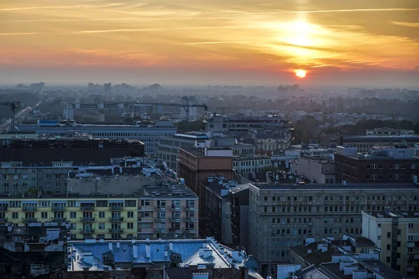 Vista temprana de la mañana sobre el horizonte en Varsovia — Foto de Stock