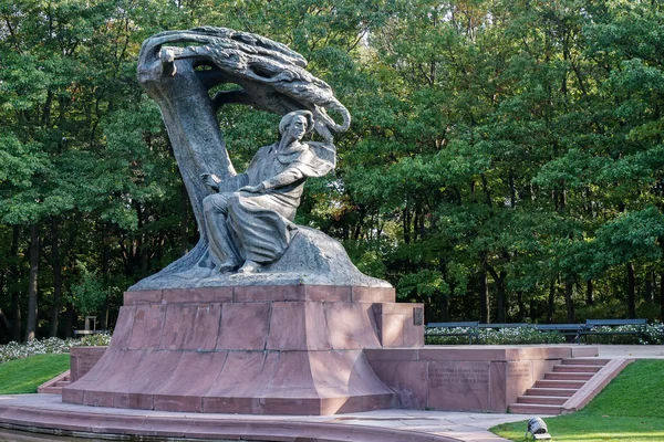 Chopin Statue in Warsaw — Stock Photo, Image