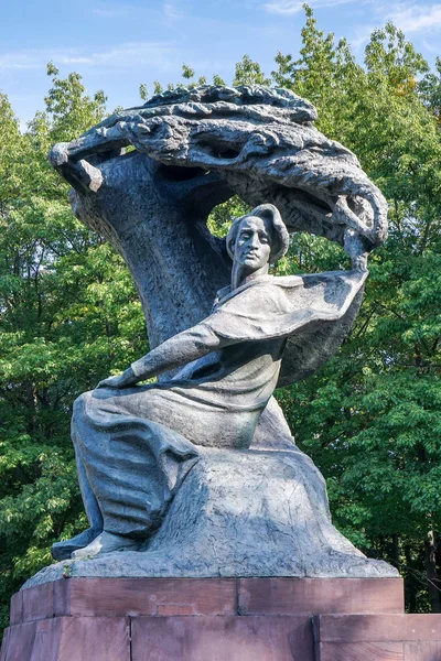 Estatua de Chopin en Varsovia —  Fotos de Stock